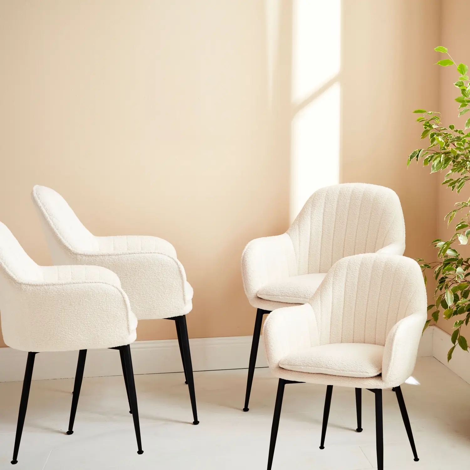 Lot de 4 fauteuils en bouclette et pieds en métal noir mat. Shella L 57 x P 59 x H 84.5 | sweeek