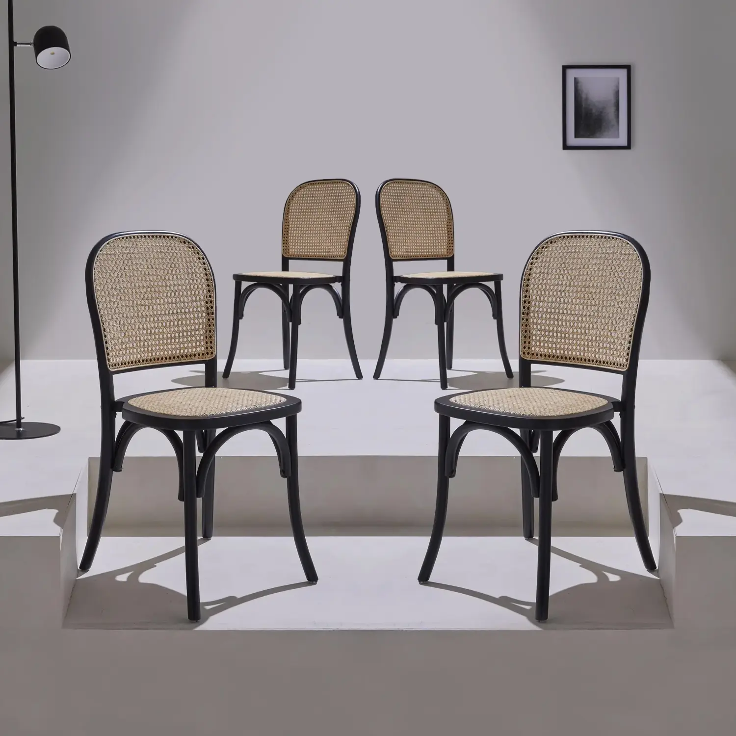 Lot de 4 chaises vintage en bois d’hévéa avec assise et dossier en rotin. coloris noir. L 44.5 x P 48 x H 89.5cm | sweeek