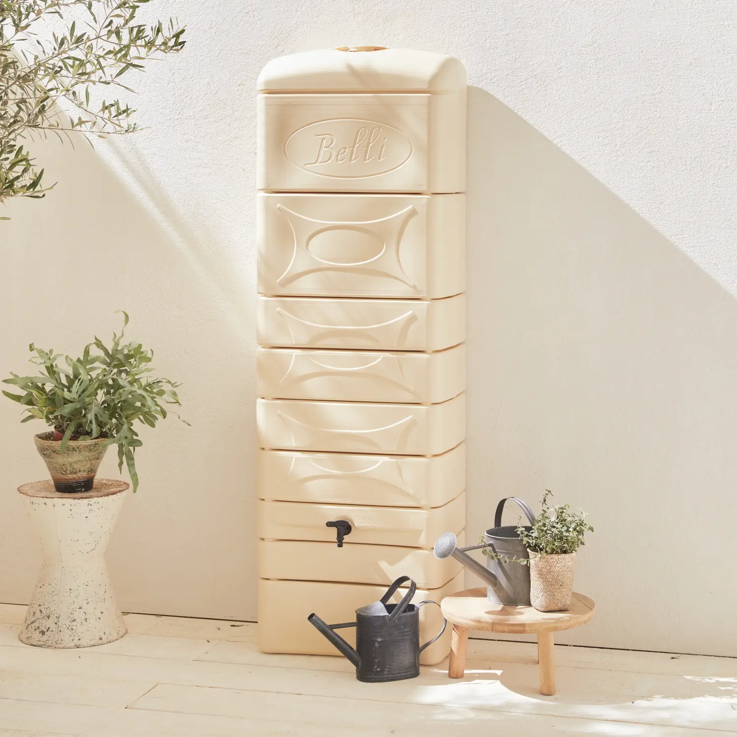 Lot de 2 récupérateurs d’eau. mural Chastang 300L Beige avec kit raccord chéneau inclus