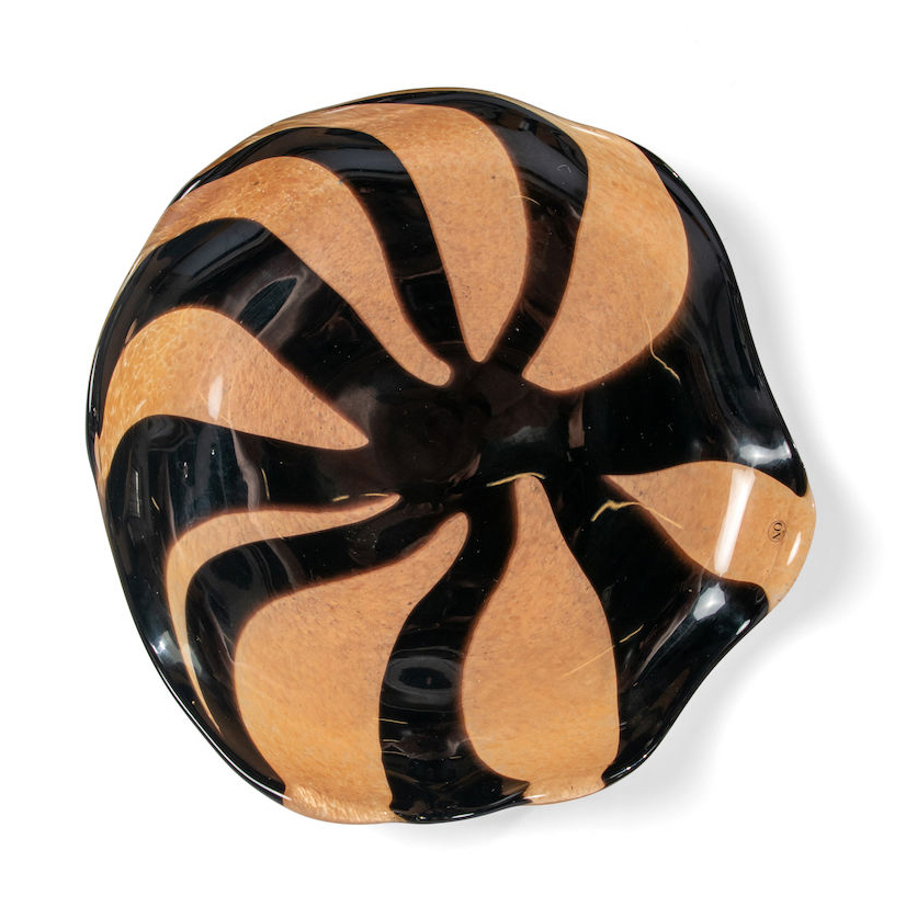Plato Curve black-beige.jq{font-size:18px}M