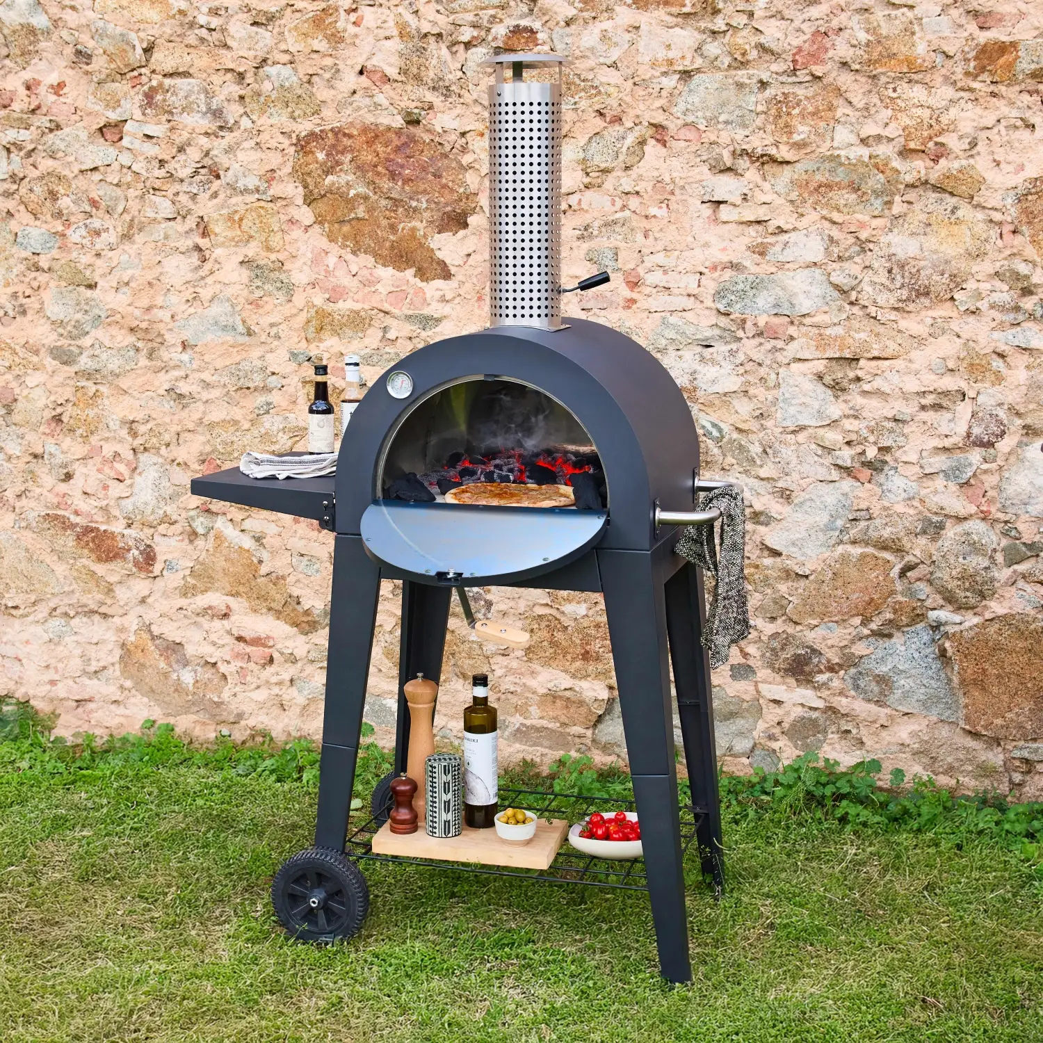 Four à pizza d’extérieur au charbon de bois. coloris noir