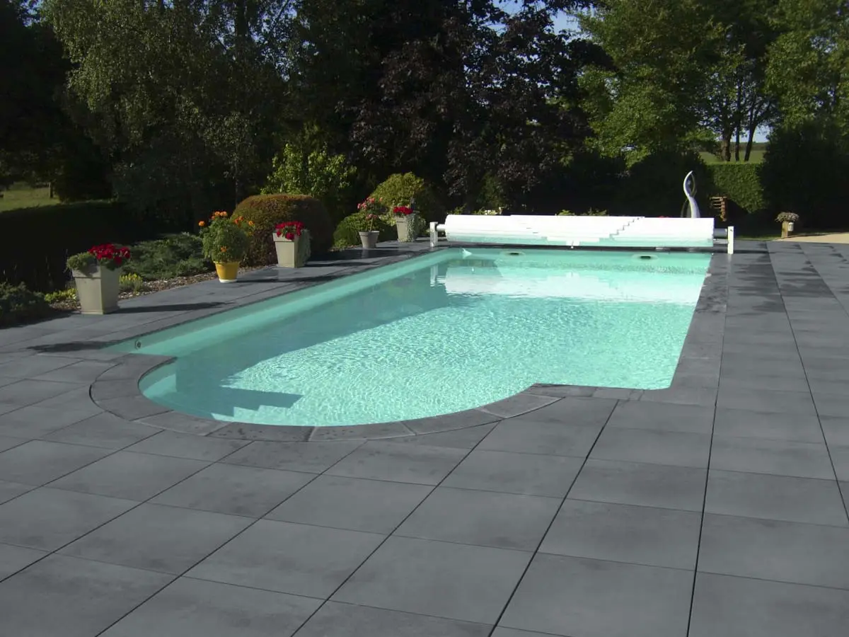 Lot De 40 Margelles «vendée» Droites – 60 X 33 X 3 Cm + 4 Margelles Angle De Piscine 48 X 48 X 3 Cm – Ton Gris -habitat Et Jardin