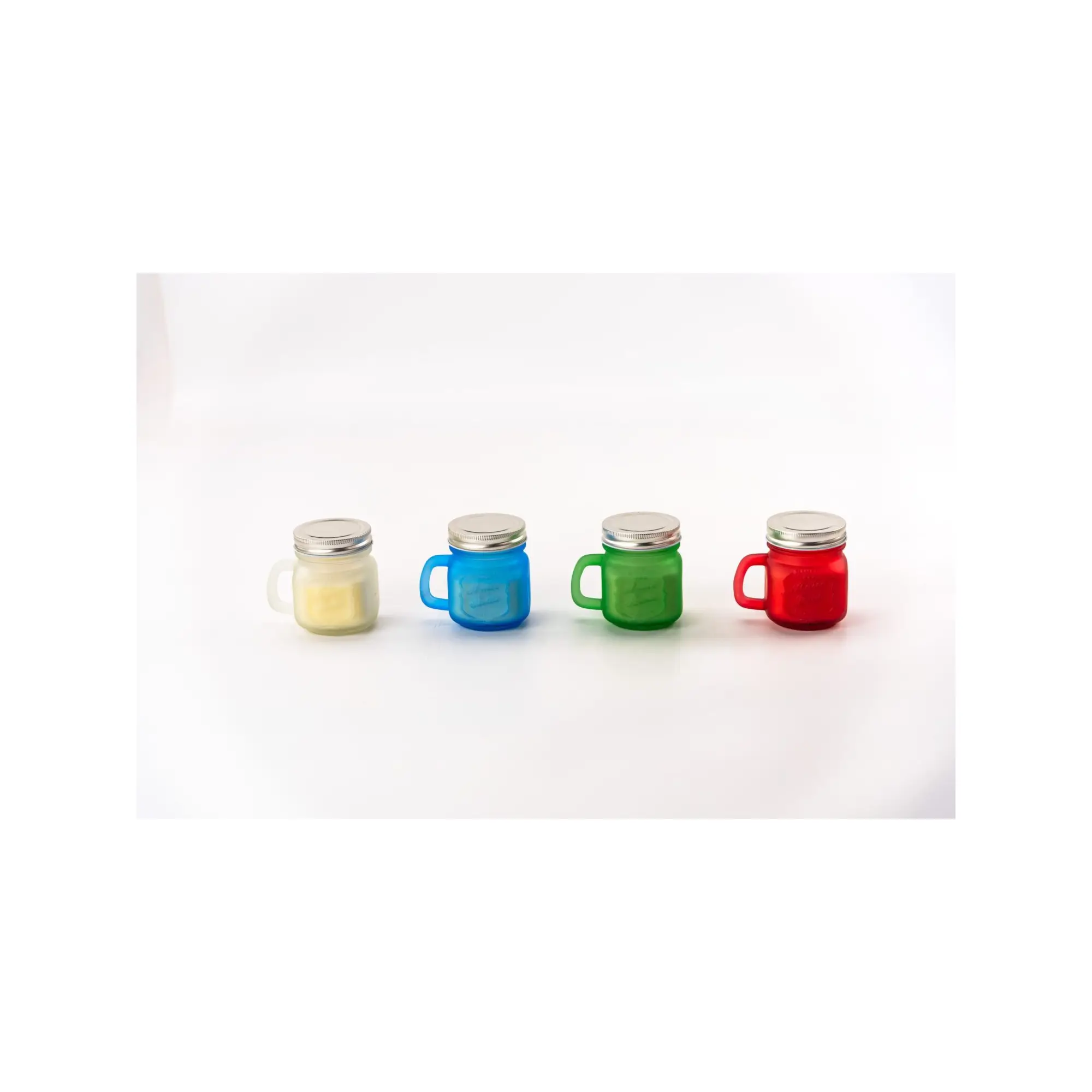 Lot de 4 bougies citronnelle d’extérieure – Contre les moustiques – A la cire de soja – 10 x 8,8 cm