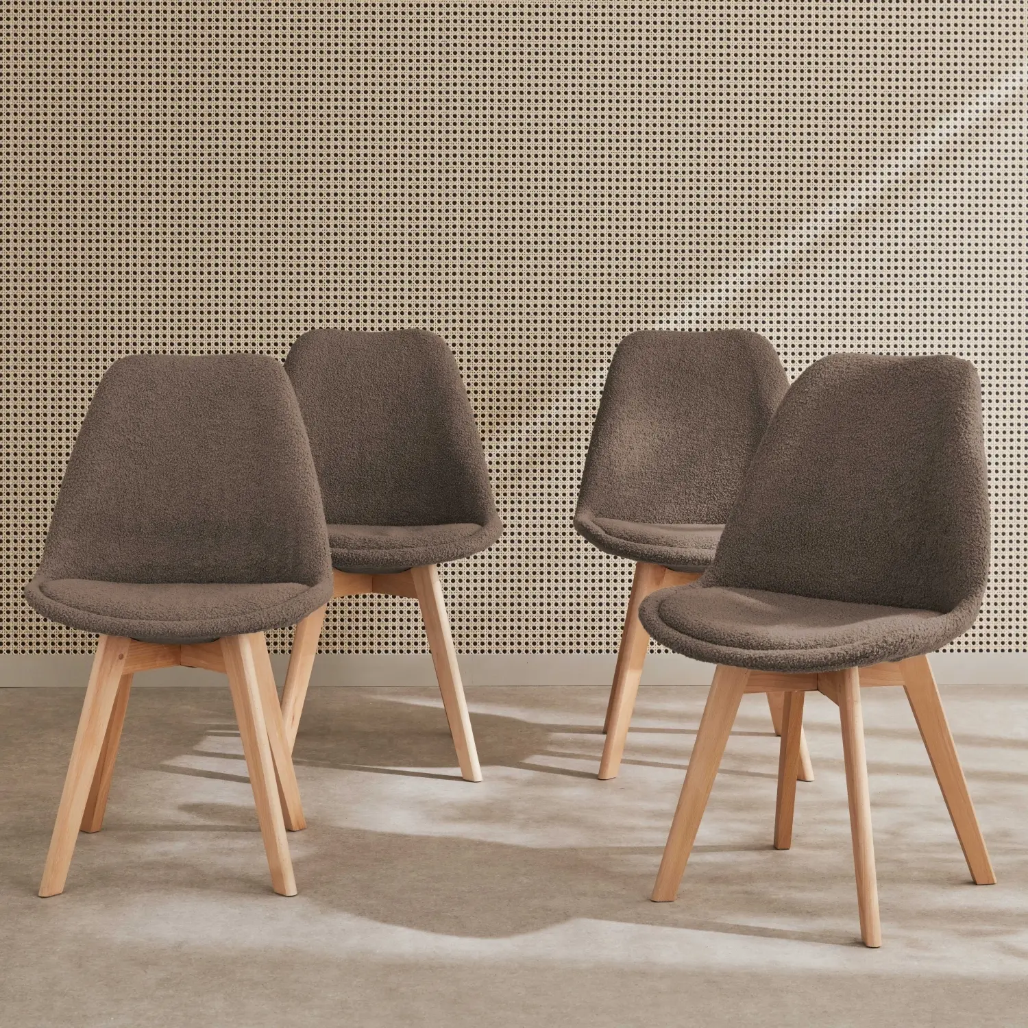 Lot de 4 chaises scandinaves NILS revêtement bouclette taupe. pieds bois de hêtre. chaise 1 place | sweeek