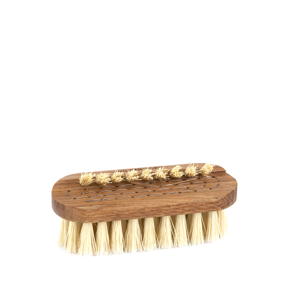 Cepillo para las uñas Iris Lovisa.iy{font-size:18px}Roble aceitado, grande, fibra blanca
